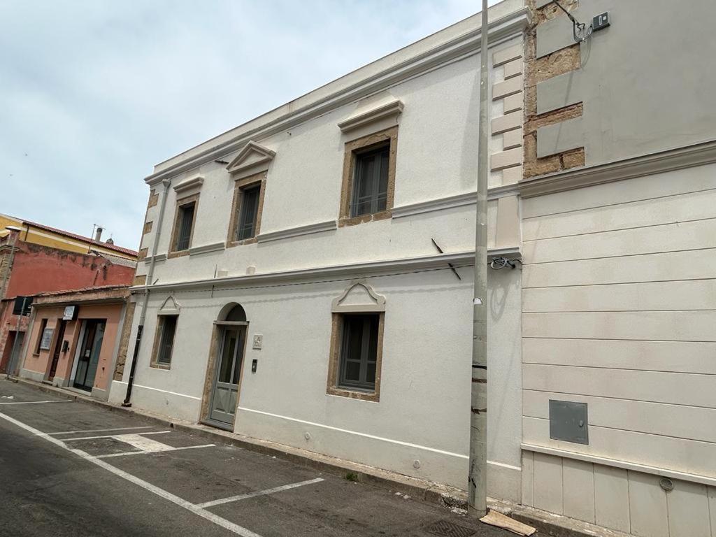Palazzo Ma.Ri.Lu. Hotel Cabras Exterior photo